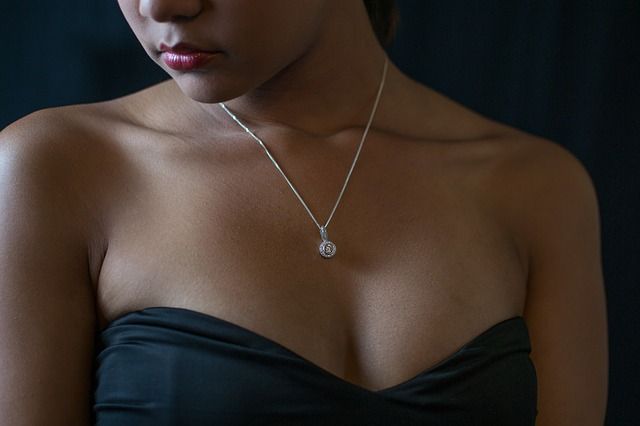 lady necklace image